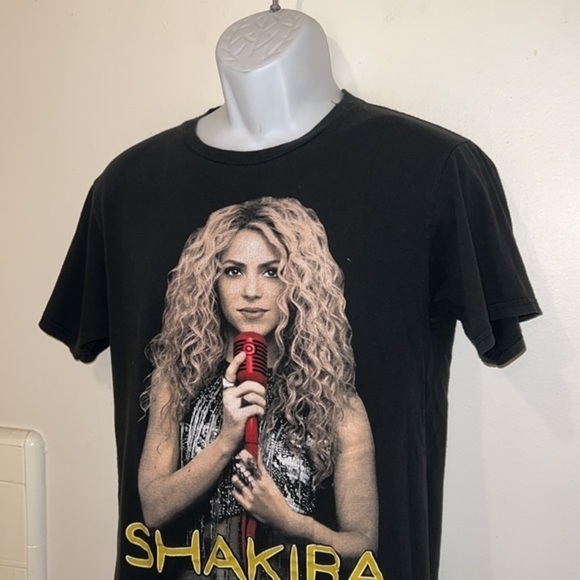 Unisex Shakira 2018 El Dorado World Tour Distressed Graphic Tee - Picture 4 of 12